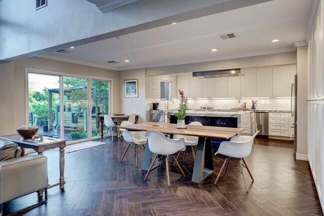 Building Photo - 4732 Post Oak Timber Dr