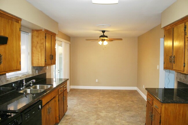 Building Photo - Remodeled 3 Bedroom Home in Northeast Bake...