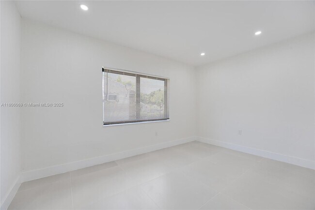 Building Photo - 4210 NW 11th Ave
