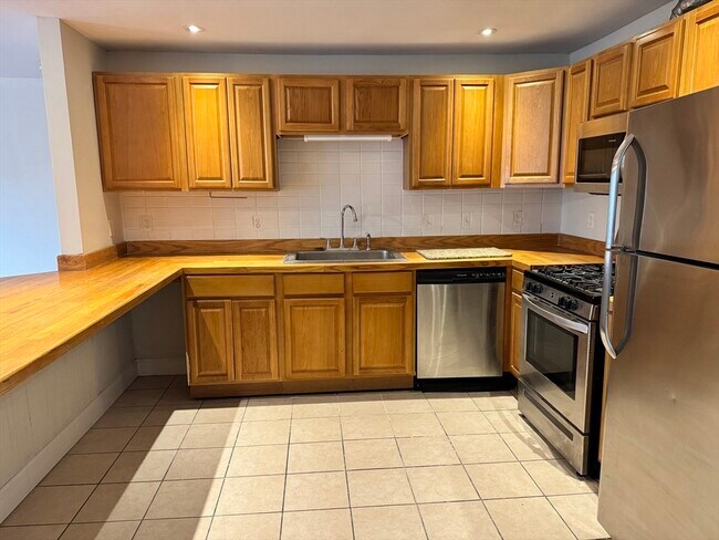 Building Photo - 15 Hamilton St