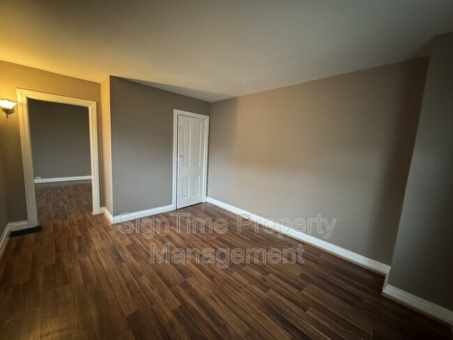 Building Photo - 1009 Corbett St