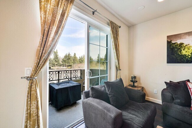 Building Photo - UPDATED LARGE 1600 sq/ft 3BR/3.5BA Central Mtn View Townhome AVAILABLE NOW