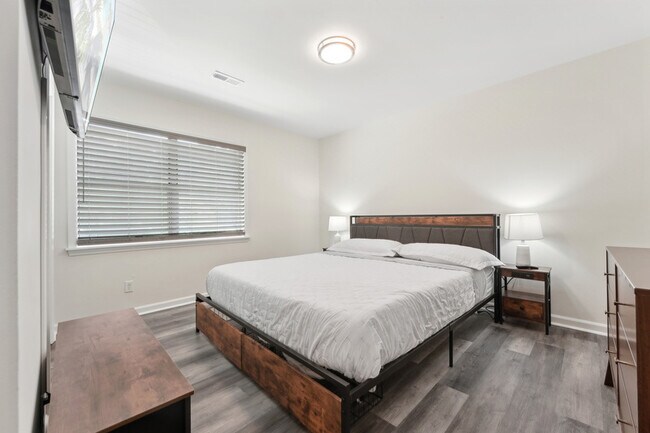Building Photo - 214 Bridgefield Pl