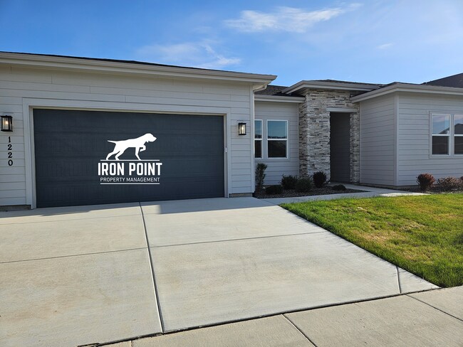 Building Photo - Brand New 4bed/3 bath home w/office, 2 car extended bay garage & all appliances included.