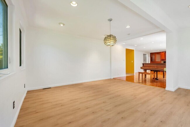 Building Photo - 17 Muth Dr