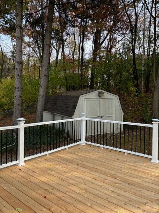 Building Photo - STUNNING LAKE VIEWS, BRIGHTON 3 BEDROOM HOME