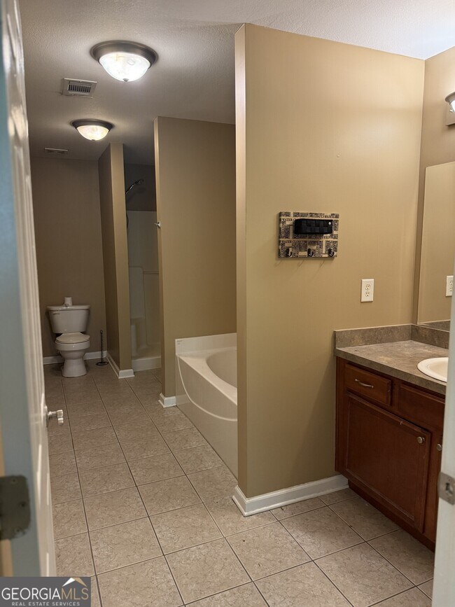 Building Photo - 235 Tower Commons Rd