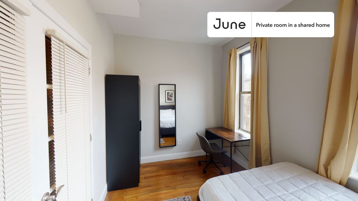 Building Photo - Private bedroom in 4 bed/1 bath Home