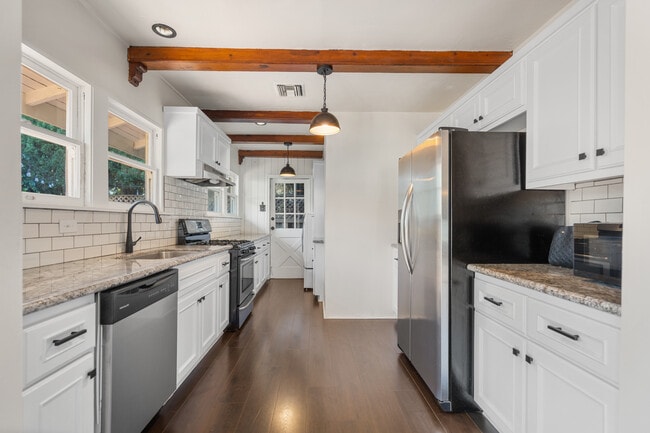 Building Photo - 2624 E 8th St