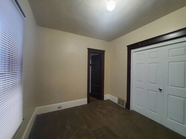 Building Photo - 4219 Daisy Ave