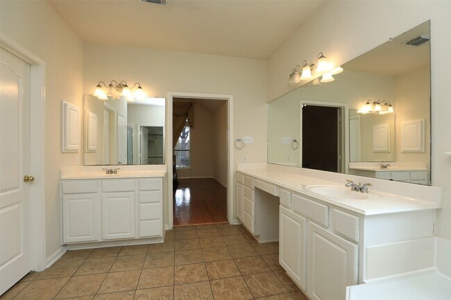 Building Photo - 6523 Trenton Lake Ln
