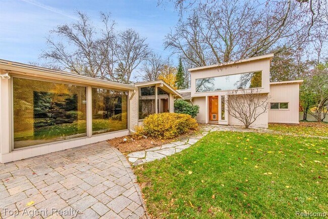 Building Photo - 5760 Snowshoe Cir