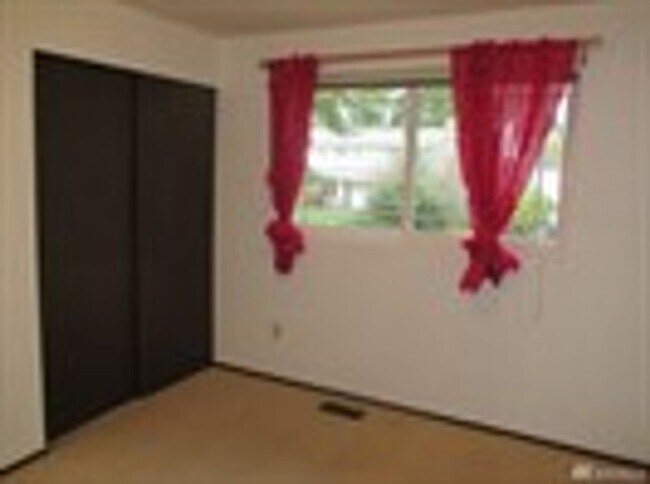 Building Photo - Woodinville Kingsgate Split