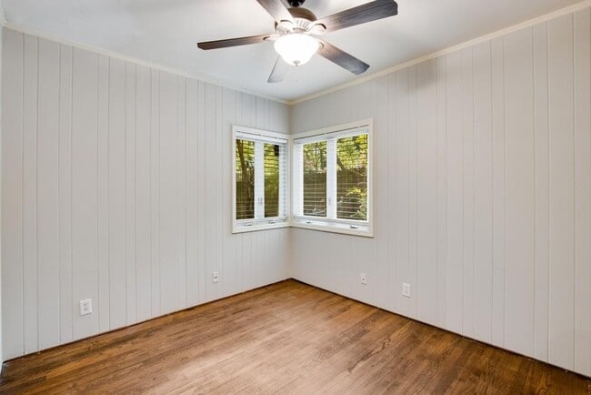 Building Photo - 1243 Spring Valley Ln NE