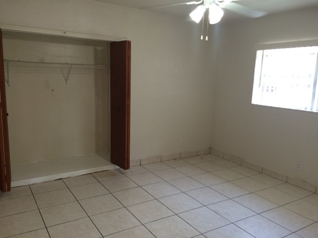 Building Photo - Large 3-1.5 Duplex with Central AC & washe...