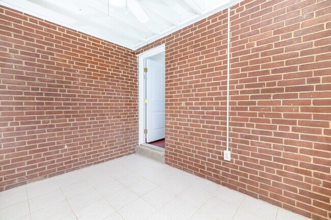 Building Photo - 43 Arnold Way