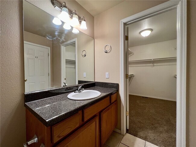 Building Photo - 2183 Skyler Dr