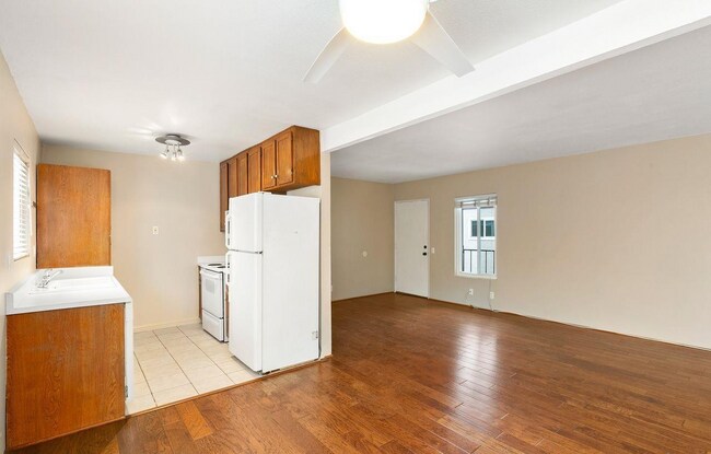 Building Photo - Large One Bedroom in University Heights wi...