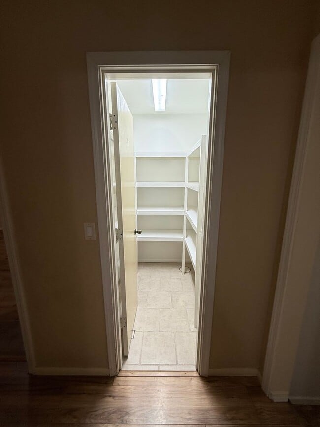 Building Photo - Newly Updated! 3 Bed/2 Bath House on a Lar...