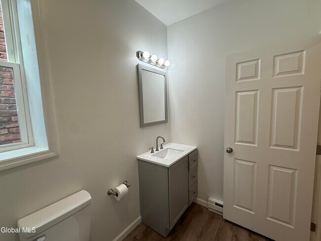 Building Photo - 346 Madison Ave