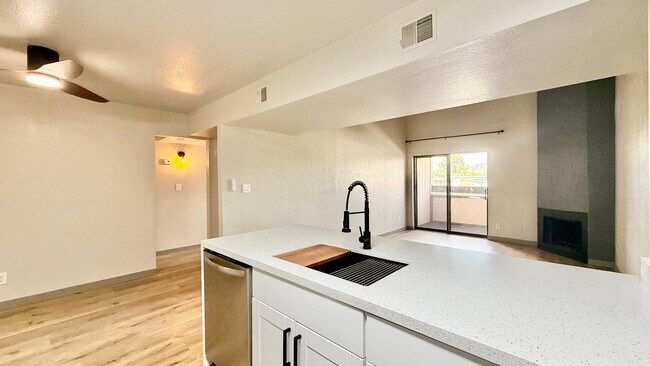 Building Photo - 2938 N 61st Pl