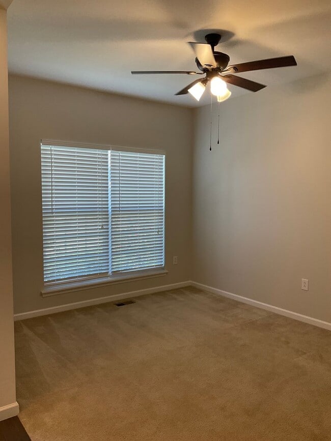 Building Photo - 104 Forest Oaks Dr