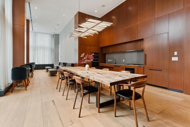 Building Photo - 550 Vanderbilt Ave