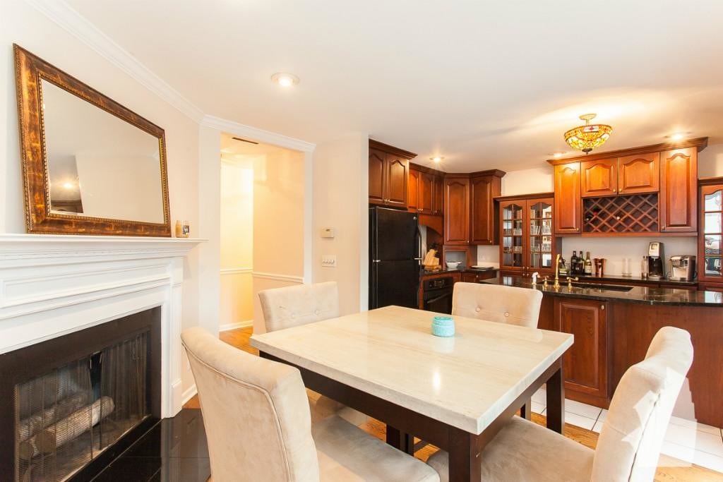 Building Photo - 229 S Peoria St