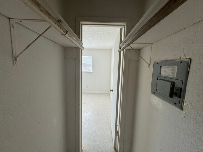 Building Photo - 503 Sunset Ln