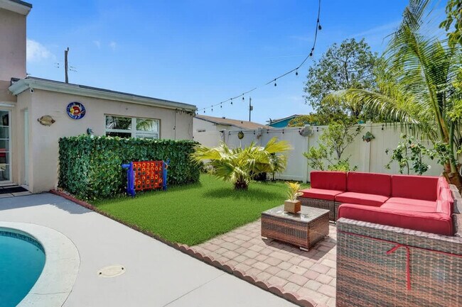 Building Photo - 712 SW 7th Terrace