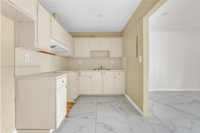 Building Photo - 3 bedroom in West Park FL 33023
