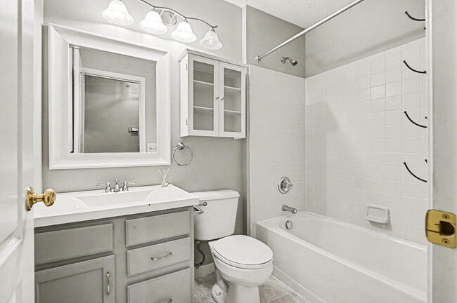 Building Photo - 1624 Ashley Ct