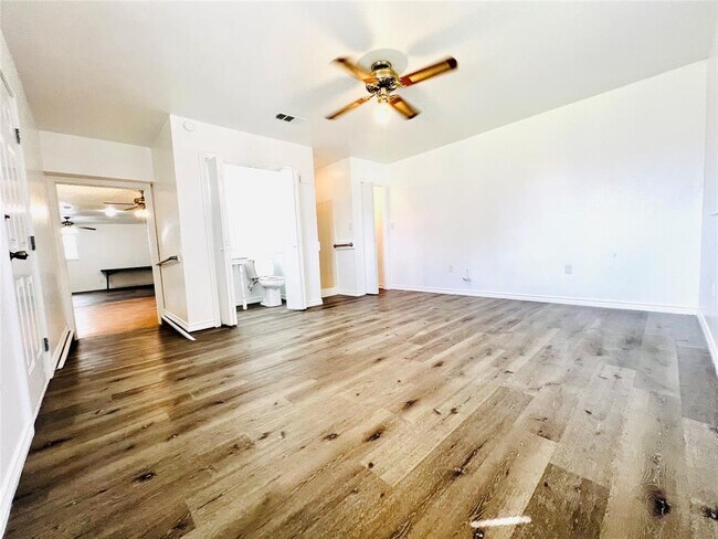 Building Photo - 210 2nd St