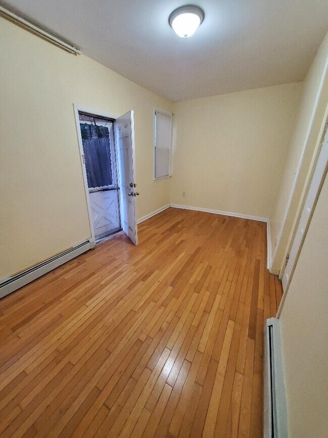 Building Photo - 41 Harmon St