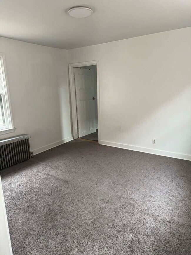 Building Photo - 145 Hudson St