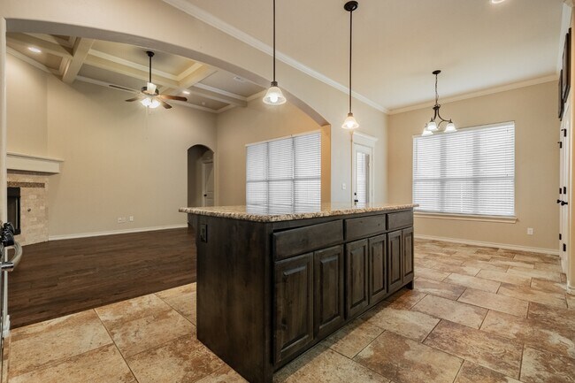 Building Photo - 600 Irish Ln