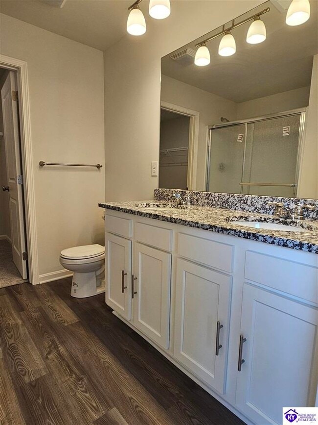 Building Photo - 601 Ashwood Ave