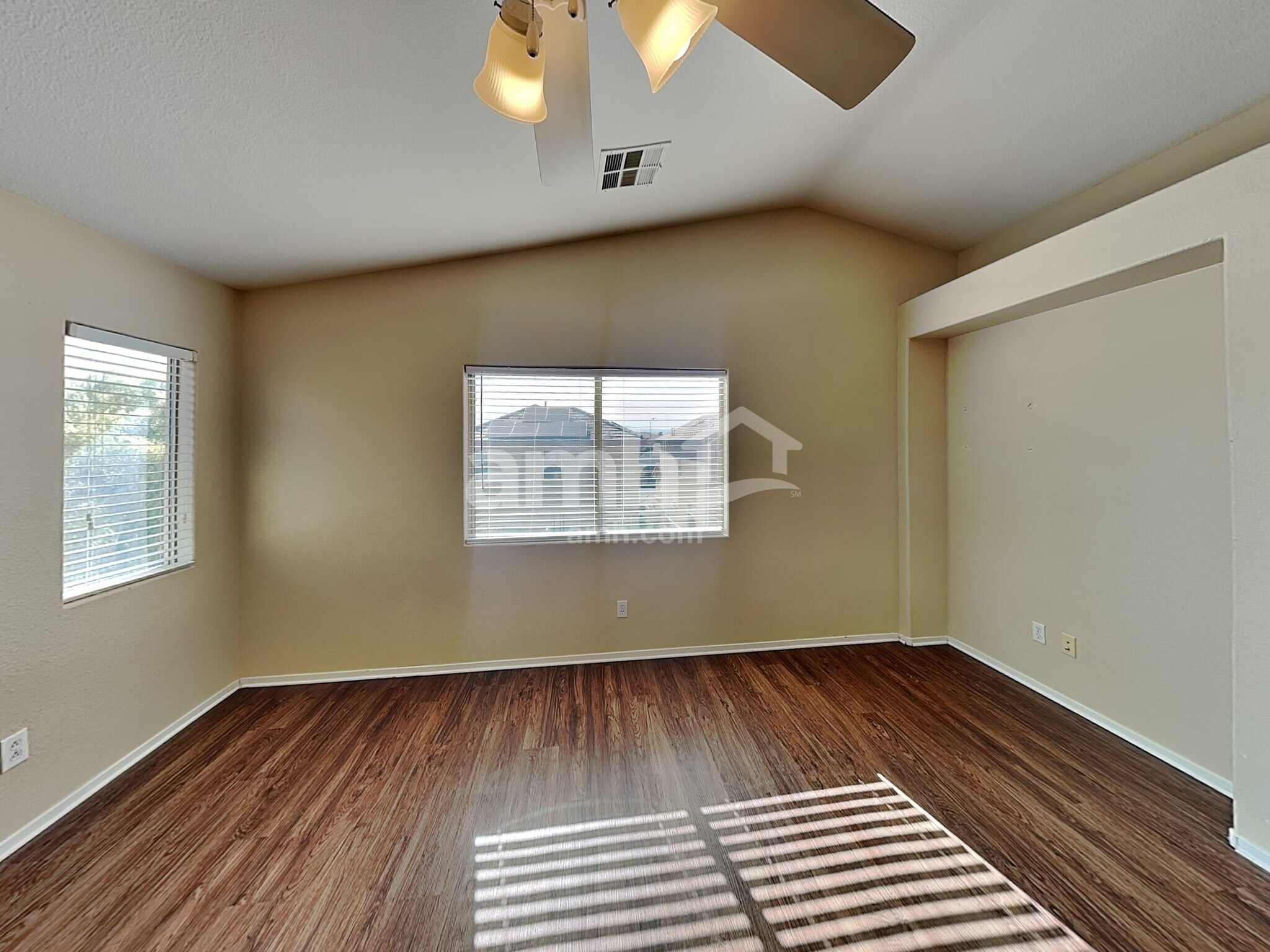 Building Photo - 6327 Hamilton Grove Ave