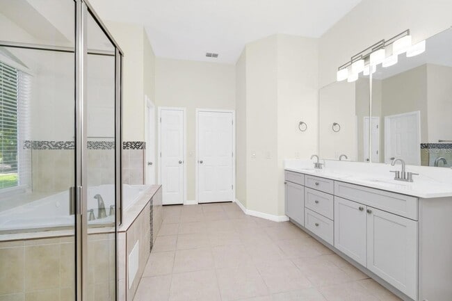Building Photo - 3170 Zaharias Dr