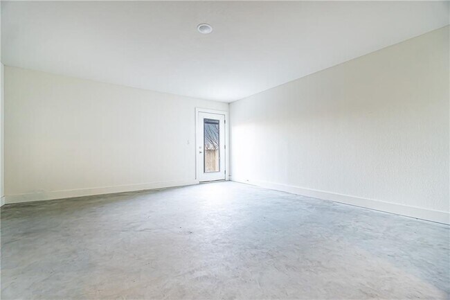 Building Photo - 2717 SW Livingston Square