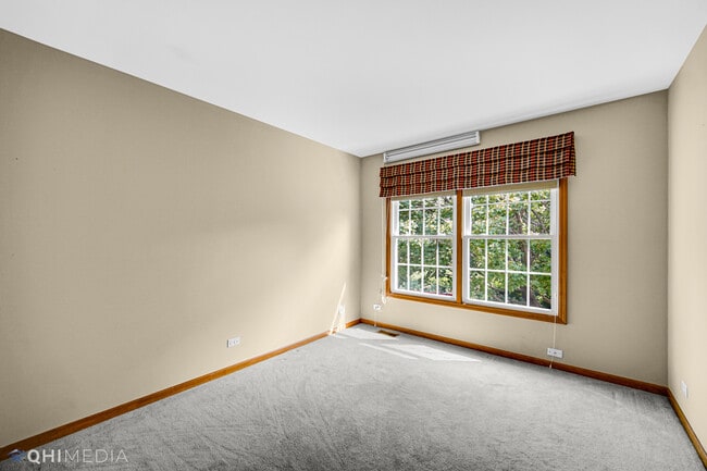 Building Photo - 1341 E Thacker St