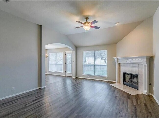 Building Photo - 702 Thrush Dr