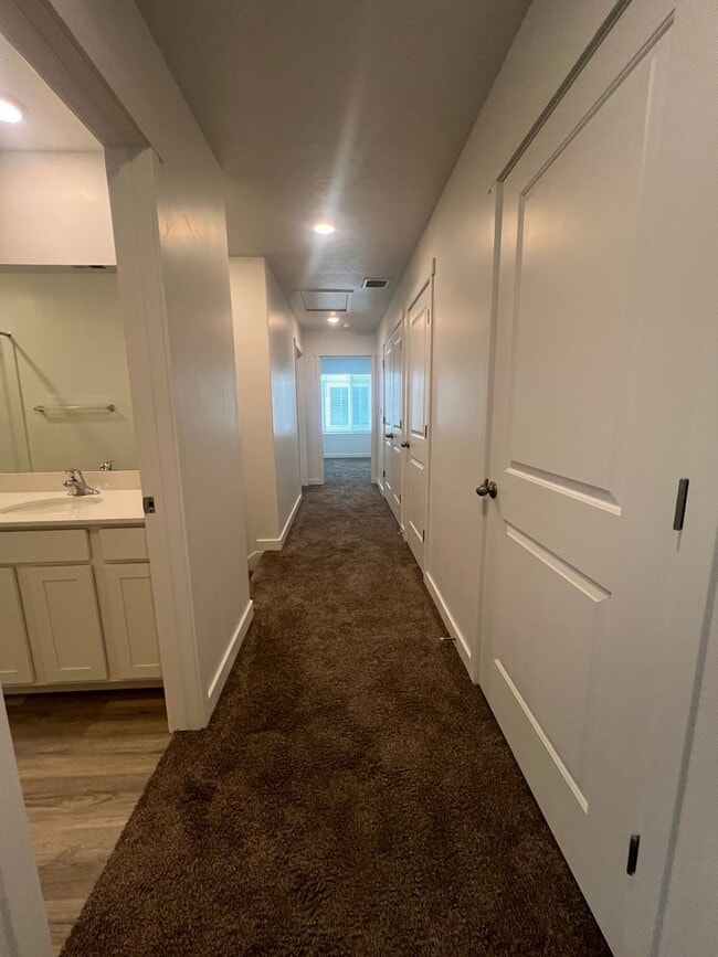 Building Photo - Charming Townhome in Provo, UT