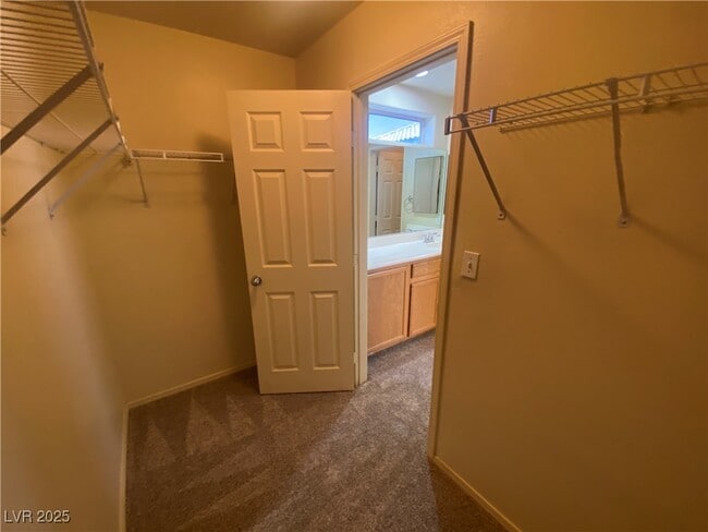 Building Photo - 3945 Bayamon St