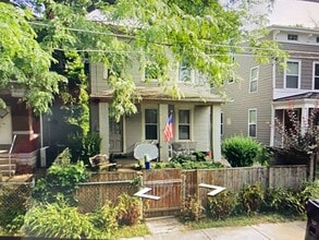 Building Photo - Family home