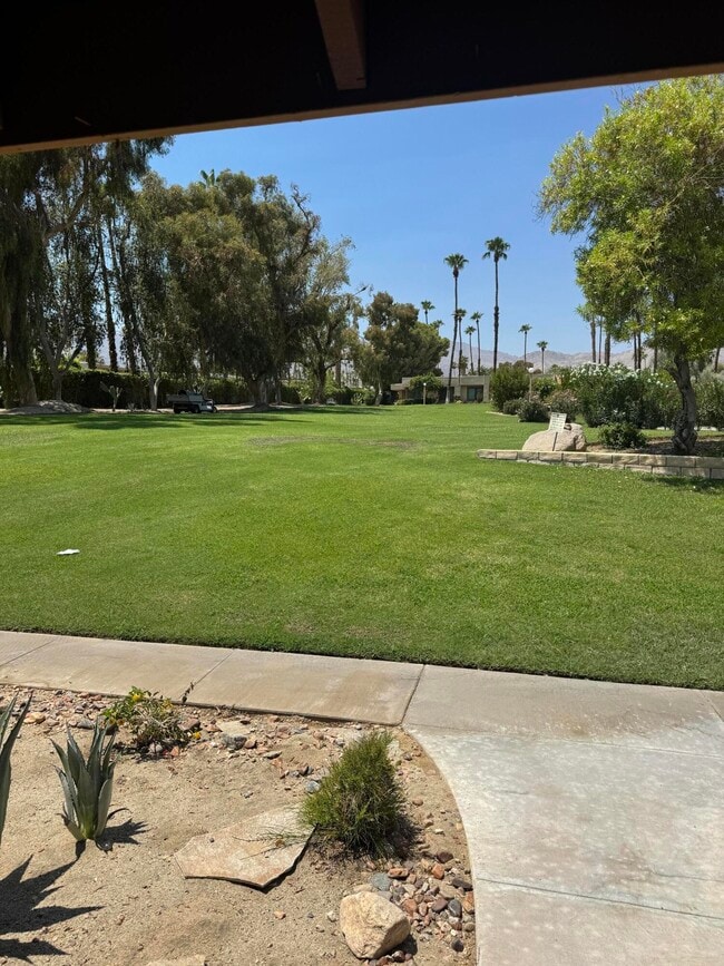 Building Photo - 47965 Oasis Ct