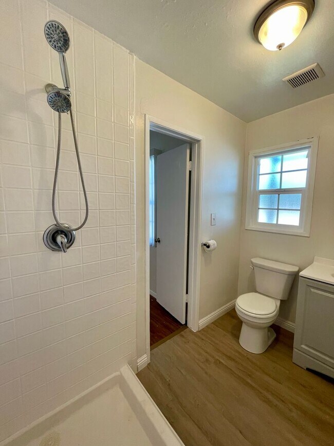 Building Photo - Updated 4-Bed 2-Bath | $4220 Mo | Large yard | Fruit Trees
