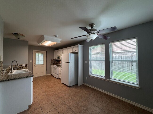 Building Photo - 6629 Kodiak Dr