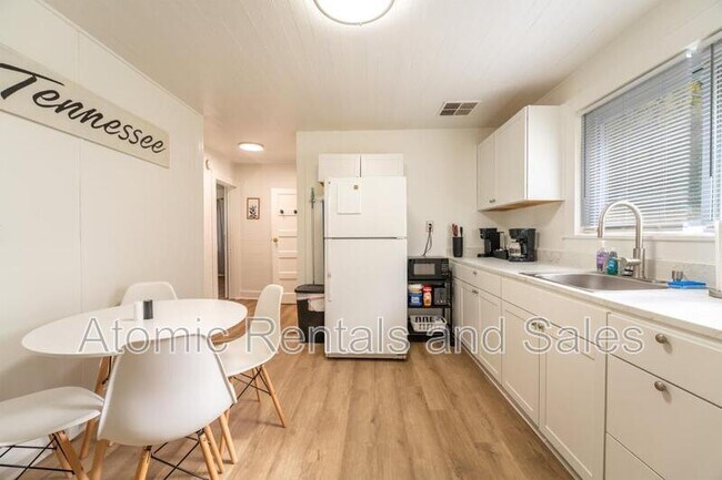 Building Photo - 614 E Brushy Valley Dr