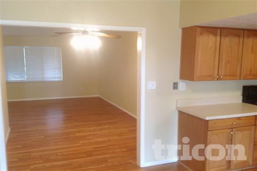 Building Photo - 2063 W Morningside Dr